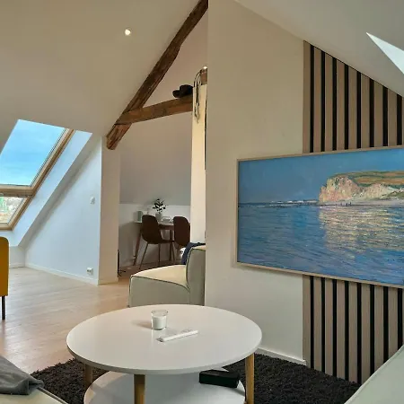 Modern 3-bedroom With A View דירה