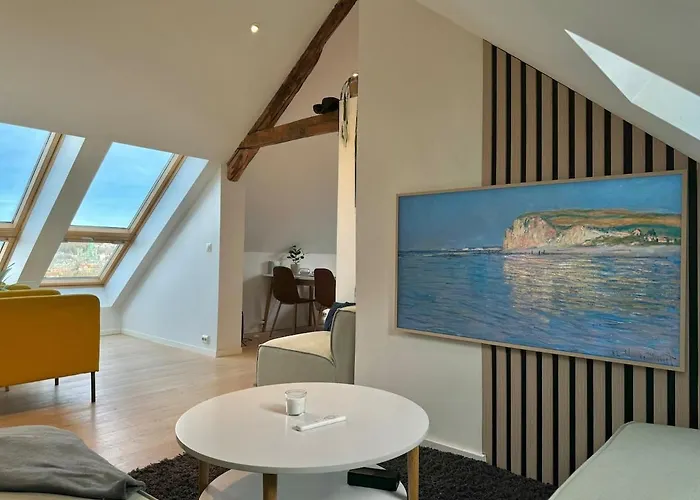 Modern 3-bedroom With A View דירה