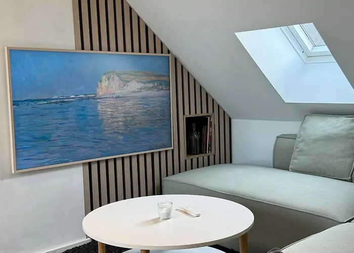 Modern 3-bedroom With A View דירה *